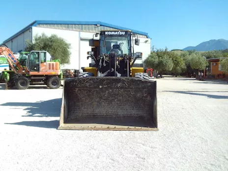 Pala gommata usata marca Komatsu WA250PZ-5 Anno 2008 Ore 7600, in buone condizioni - Anteprima 6