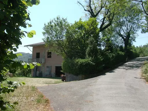 Serramazzoni – Casa singola grezza e terreno - Anteprima 1