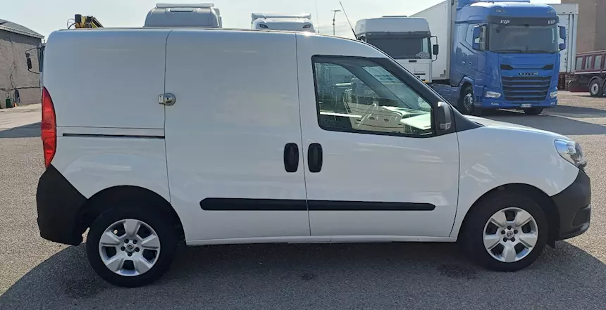 Foto 4Fiat Doblò Cargo CH1 Business 1.6 Mjet 105CV E6D Anno 2021, cambio manuale