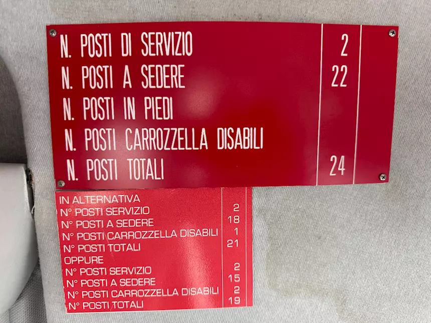 Foto 8Minibus Daily 24 posti con pedana disabili Iveco Anno 2015