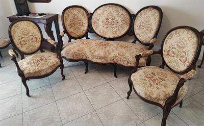 Salotto Luigi Filippo a medaglione.