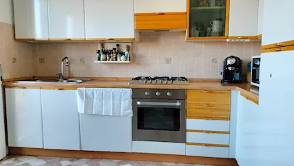 Cucina Completa, piano cottura, forno, frigo, lavello doppio