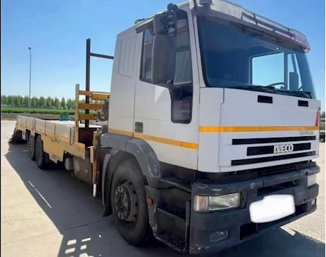 Iveco a pianale con rampe