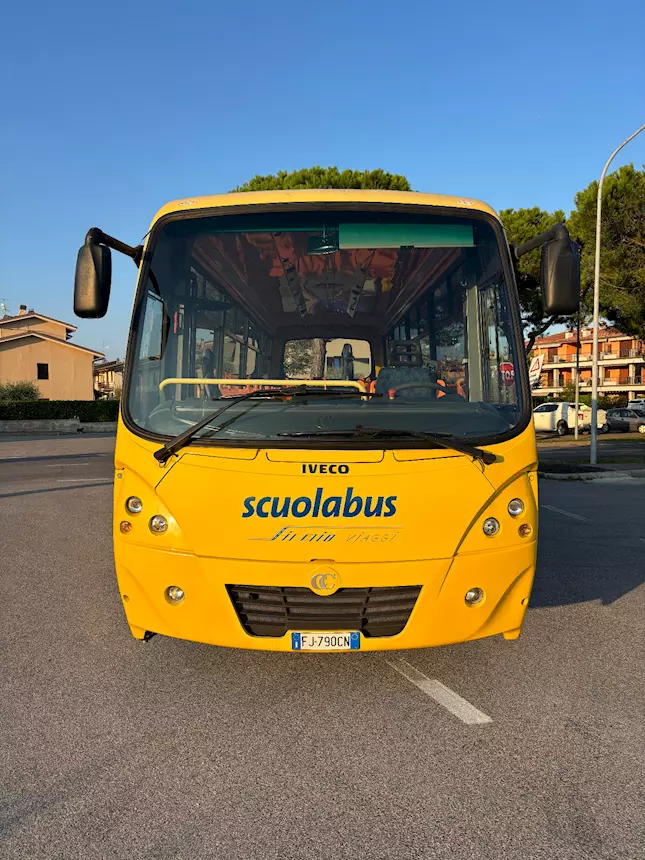 Foto 6Scuolabus 54+2+1 Iveco 100/E4 Cacciamali, cambio manuale