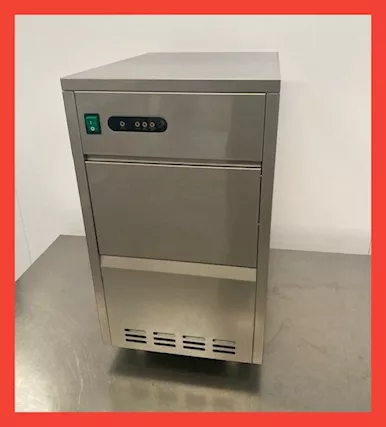 Fabbricatore cubetti ghiaccio 24 kg in 24 ore