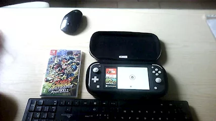 Nintendo Switch Lite con 2 giochi e custodia