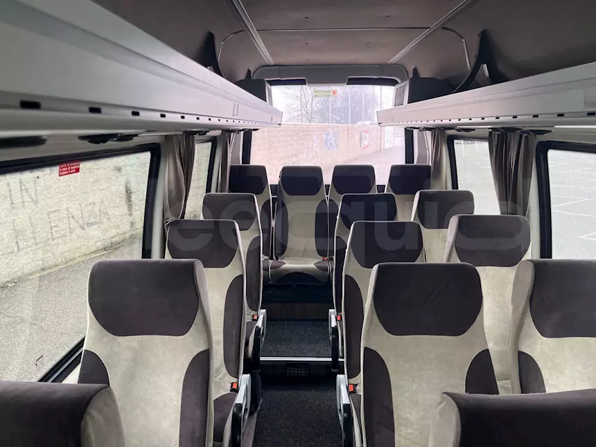 Foto 5Iveco Daily, 2015, 21 posti, Euro 6, km 672.623, cambio: manuale