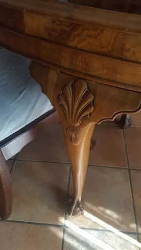 Tavolo originale inglese ovale in radica di noce