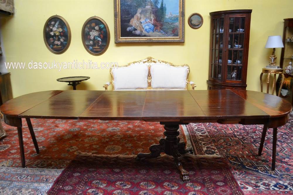 Antico tavolo inglese ovalino allungabile fino a 300 cm.