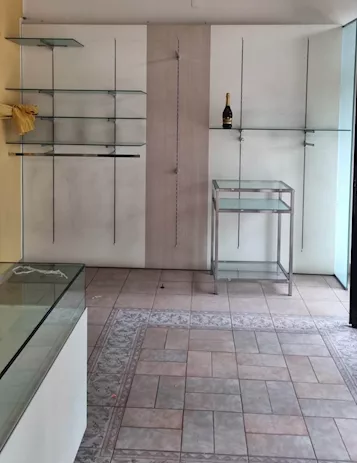 Arredo negozio bianco e rovere 16378