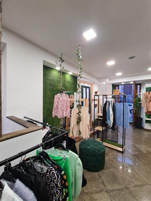 ATTIVITÀ DI ABBIGLIAMENTO DONNA - Foto 2