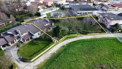 Villa bifamiliare con ampio giardino - Foto 2
