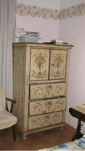 Credenzina in abete primi 800
