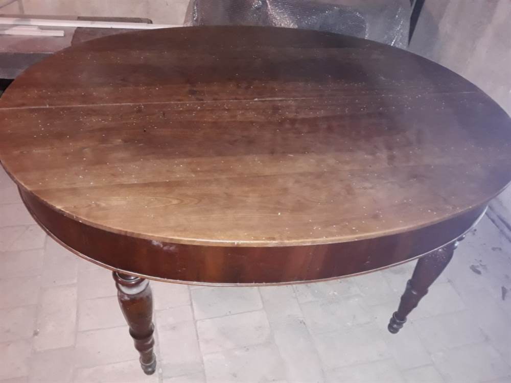 Tavolo ovale del 1800 Luigi Filippo orinale in noce