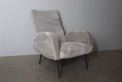 Poltrona anni 50 Mid Century Gigi Radice colore grigio.