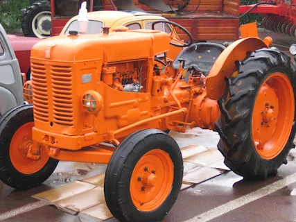 Trattore FIAT R25 anni 50 barra falciante.