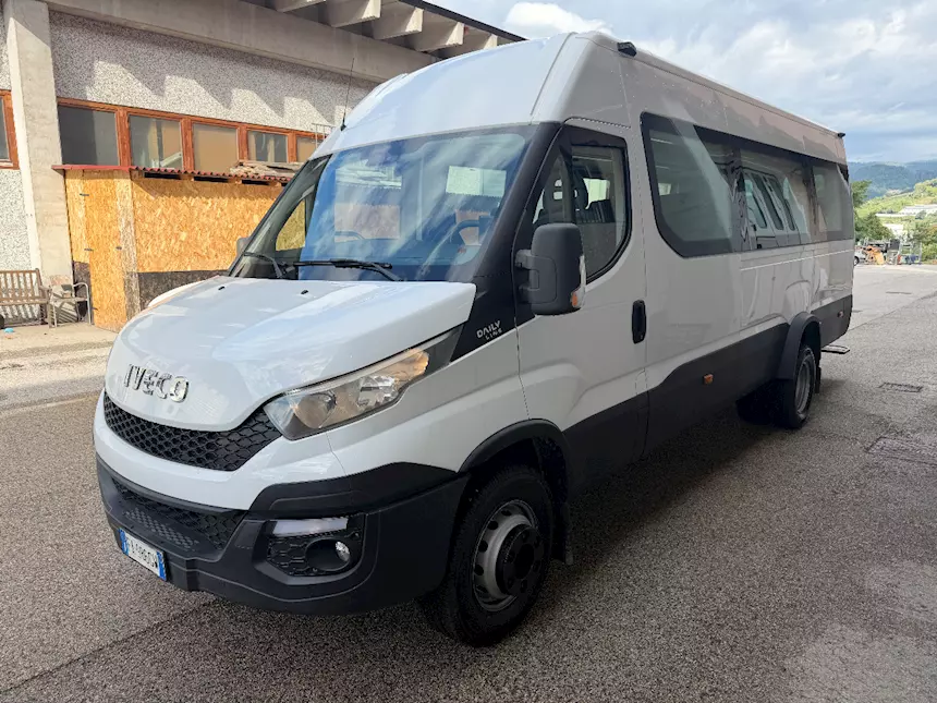 Foto 4Minibus Daily 24 posti con pedana disabili Iveco Anno 2015
