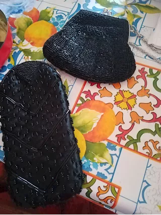 Vendita -portaocchiali nero ricamato