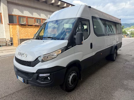 Minibus Daily 24 posti con pedana disabili Iveco Anno 2015 - Anteprima 4