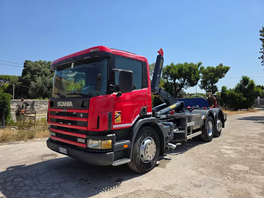 Foto 2Scania 94D scarrabile + caricatore ragno Anno 2001