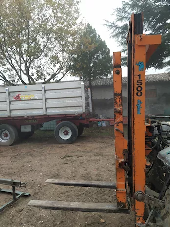 Muletto elevatore trattore