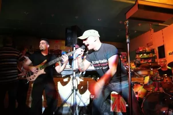 Ex cantante gruppo tributo VASCO ROSSI cerca musicisti