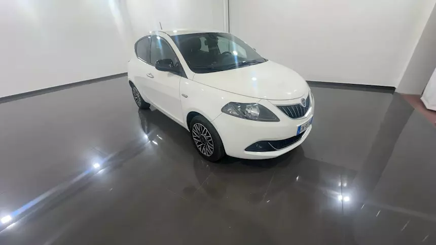 Lancia Ypsilon 1.0 Firefly Hybrid Gold Plus S&S 70CV