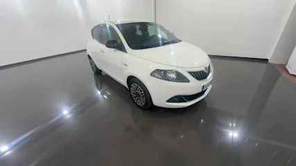 Lancia Ypsilon 1.0 Firefly Hybrid Gold Plus S&S 70CV