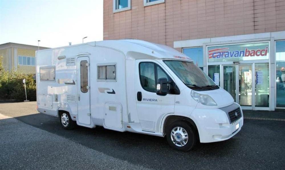 Camper Semintegrale Caravans International Riviera 55P