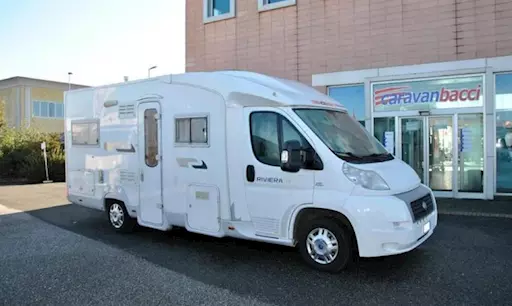 Camper Semintegrale Caravans International Riviera 55P