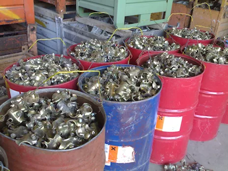 Giunti/morsetti da ponteggio usati