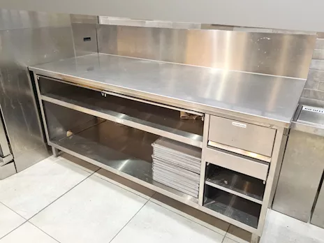 Tavolo inox da lavoro con alzatina usato