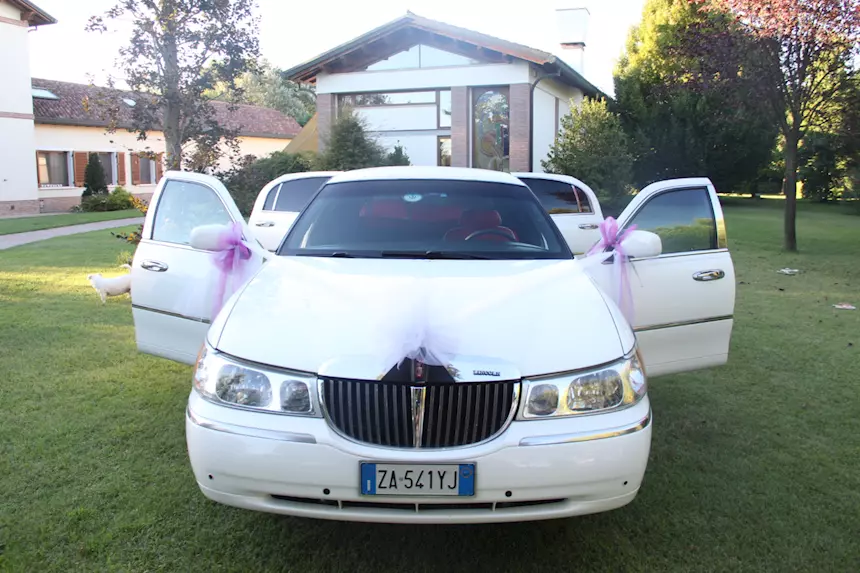 Foto 8Ford Lincoln Town Car Limousine, ottimo stato