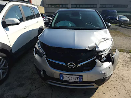 Opel Crossland X benzina sinistrata
