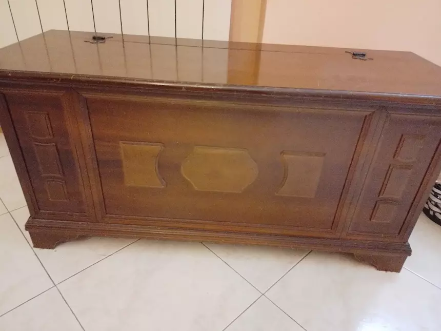 Cassapanca in legno, in buone condizioni