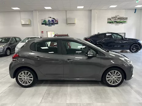 Peugeot 208 5p 1.2 PureTech GPL 82 CV Anno 2017 Km 139000, unico proprietario - Foto 4