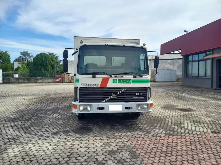 Foto 2 Volvo FL8 per ambulanti Furgone Anno 1995 Km 385954, colore bianco