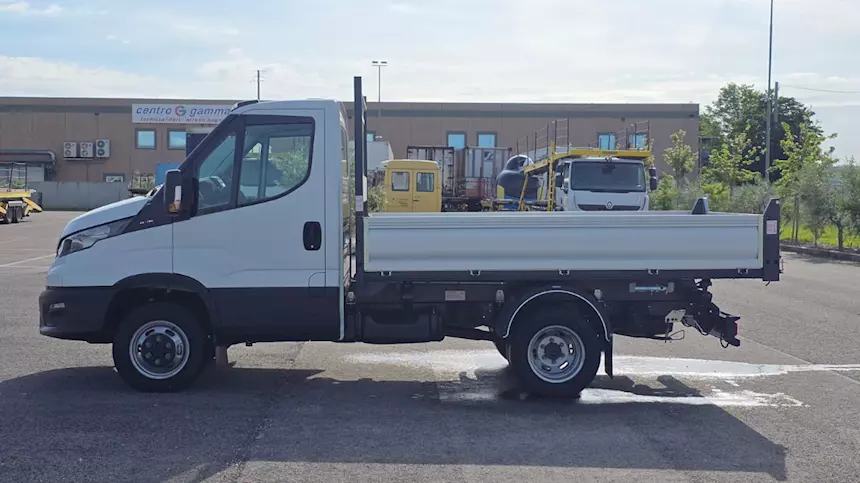 Foto 2Iveco Daily 35C18 passo 3000, cilindrata 3000, 180 CV, casso, cassone ribaltabile