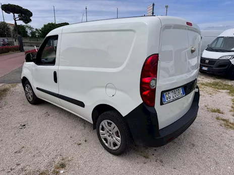 Fiat Modello Doblò 1.3MJT 95 CV E6D-T 2021 no IVA Km 125000 Euro 6 - Anteprima 3