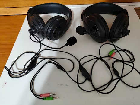 Cuffie stereo complete di microfono n. 2 pezzi