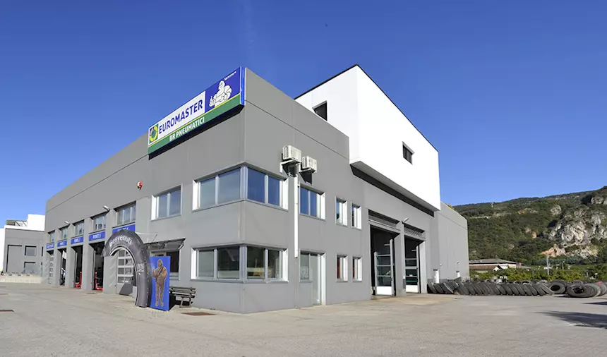 Tecnico gommista autocarro