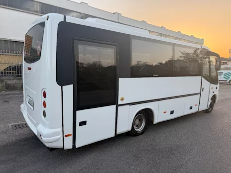 Minibus Beluga posti 23+16+2 Marca Mercedes Anno 2007 Euro 4 - Anteprima 2