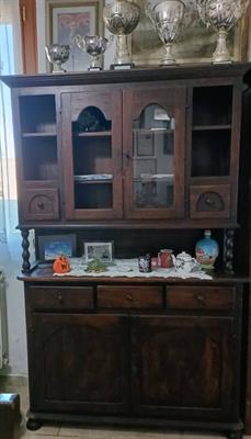Credenza a due piani in arte povera della ditta Maggi