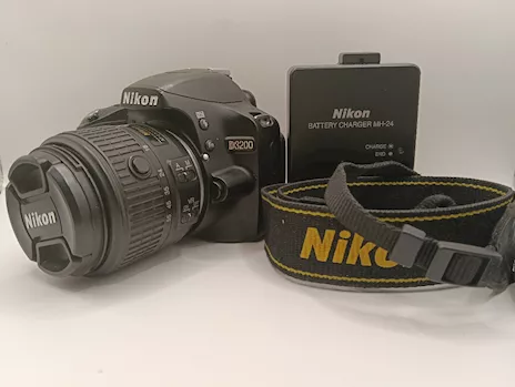 Nikon D3200 con obiettivo VR. Come nuova