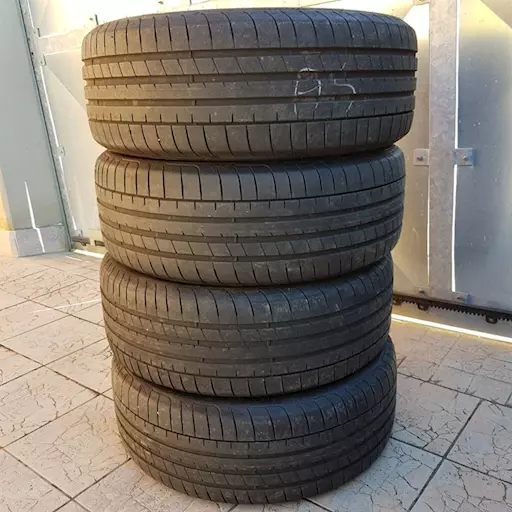 Gomme 235/55/19 105Y