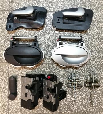 Ricambi Opel Corsa da 2001 al 2006 e Meriva dal 2001 al 2010, in buone condizioni - Anteprima 1