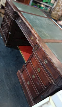 Mobile in Legno con piano in pelle