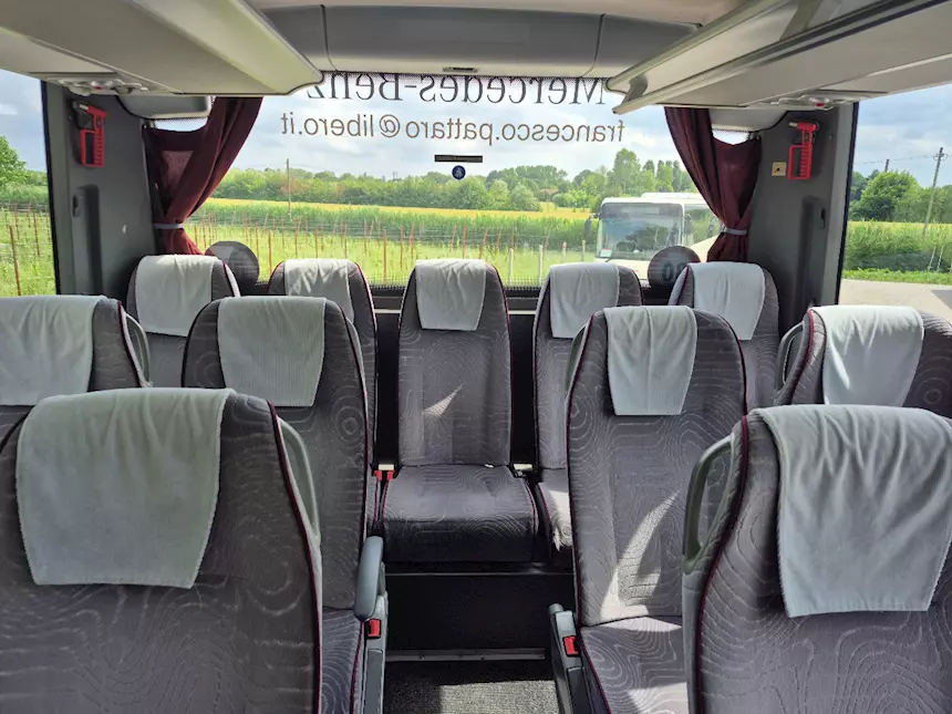 Foto 9Vendo pullman Marca Mercedes Anno 2014 Km 675000, ottime condizioni
