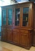 Credenza alta con vetrina