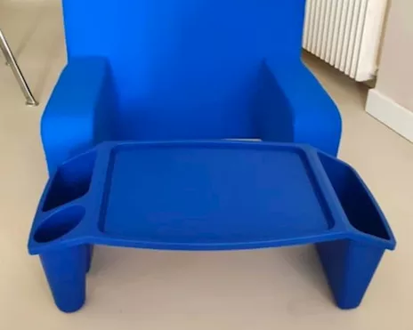 Poltrona letto o divano e vassoio
